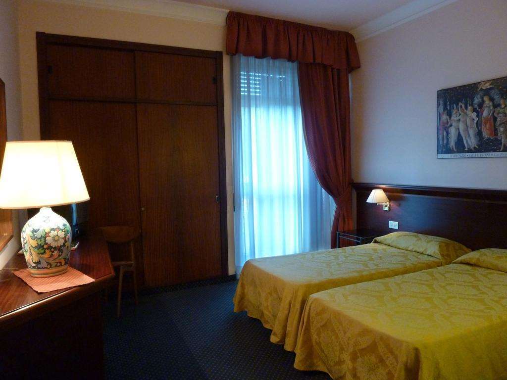 Hotel Torretta Montecatini Terme Phòng bức ảnh
