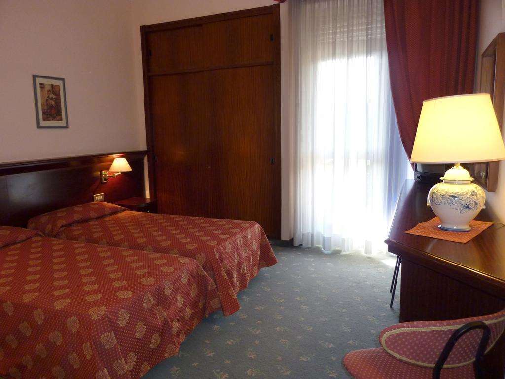 Hotel Torretta Montecatini Terme Phòng bức ảnh